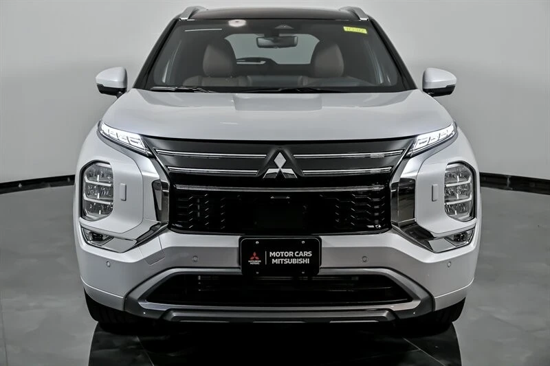 2025 Mitsubishi Outlander - Image 4 of 21