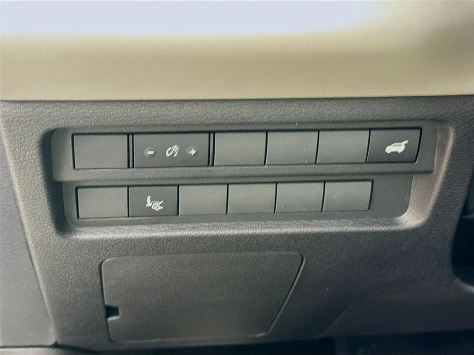 2025 Mitsubishi Outlander - Image 10 of 21