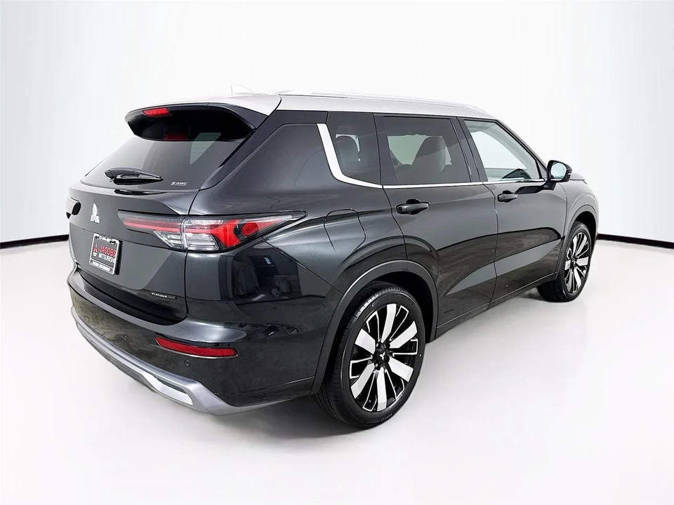 2025 Mitsubishi Outlander - Image 7 of 21