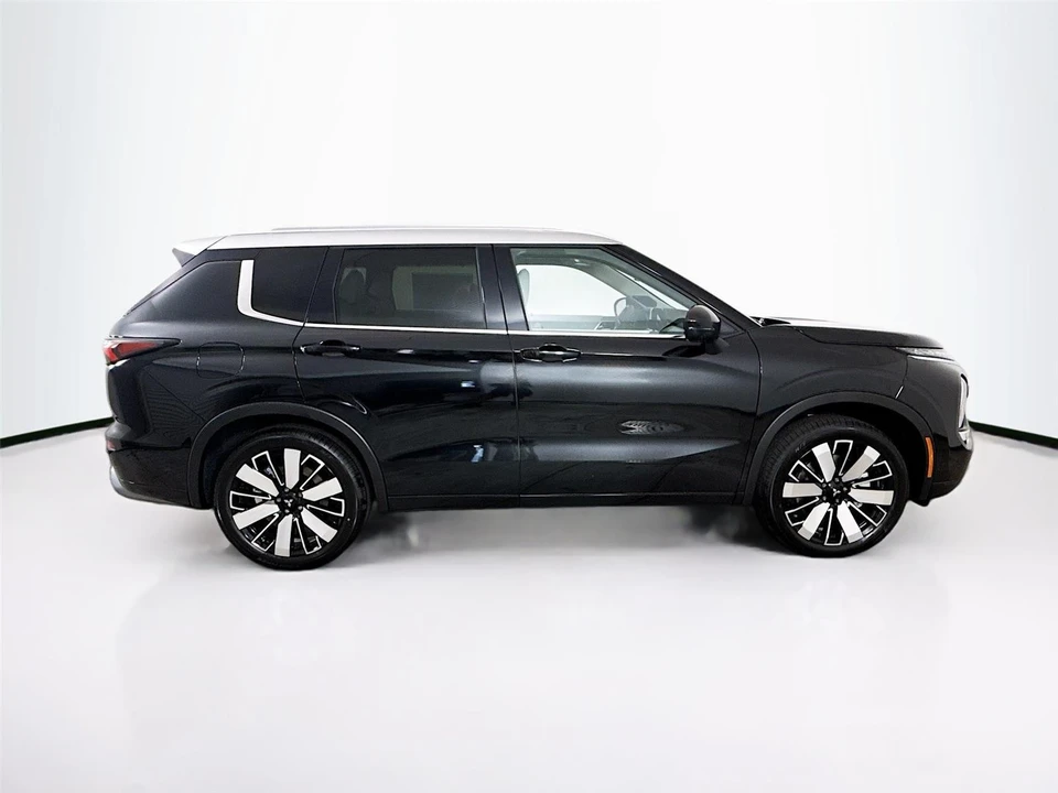 2025 Mitsubishi Outlander - Image 8 of 21
