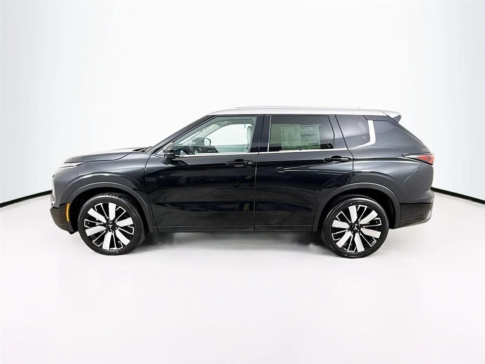 2025 Mitsubishi Outlander - Image 4 of 21
