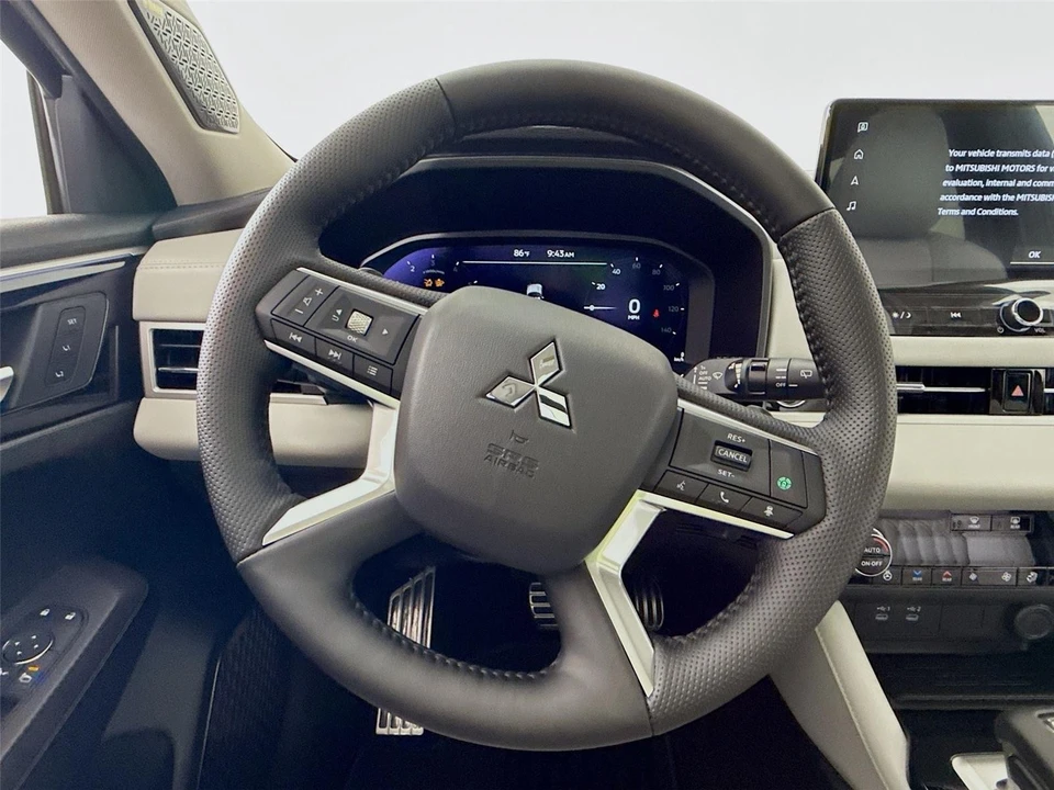2025 Mitsubishi Outlander - Image 11 of 21