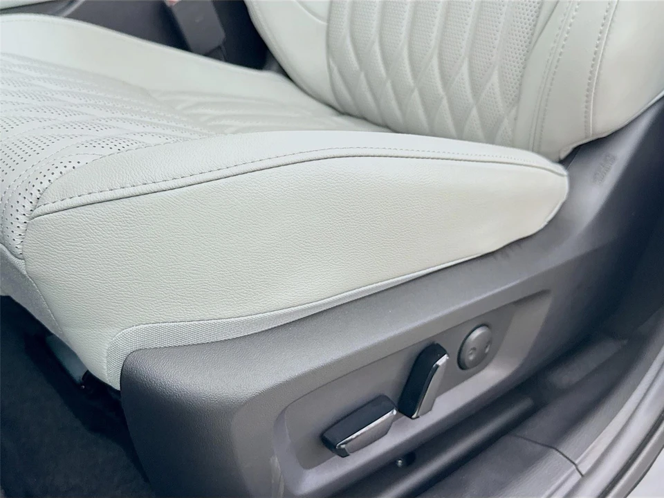 2025 Mitsubishi Outlander - Image 20 of 21