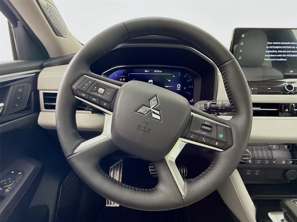 2025 Mitsubishi Outlander - Image 11 of 21