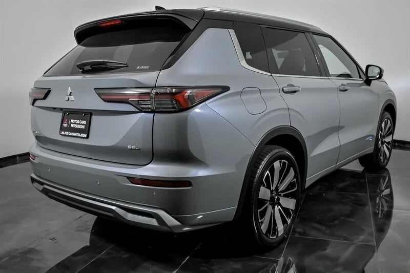 2025 Mitsubishi Outlander - Image 8 of 21