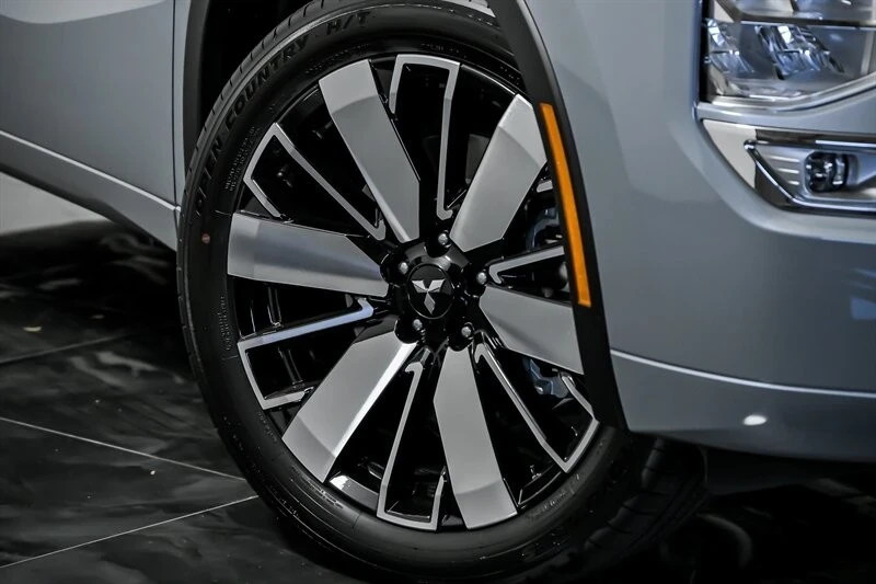 2025 Mitsubishi Outlander - Image 3 of 21