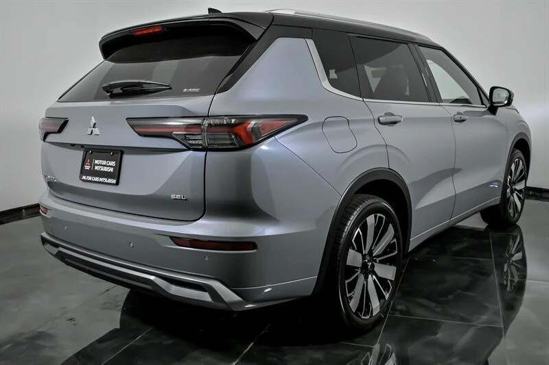 2025 Mitsubishi Outlander - Image 8 of 21
