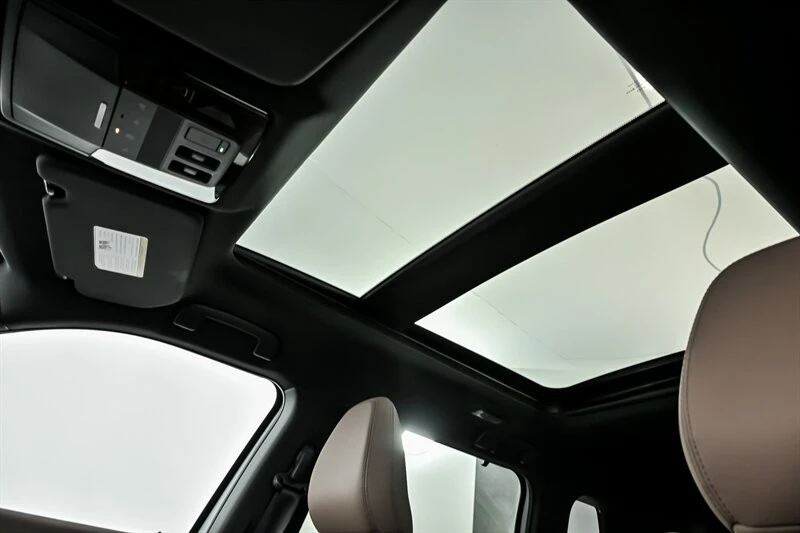 2025 Mitsubishi Outlander - Image 14 of 21