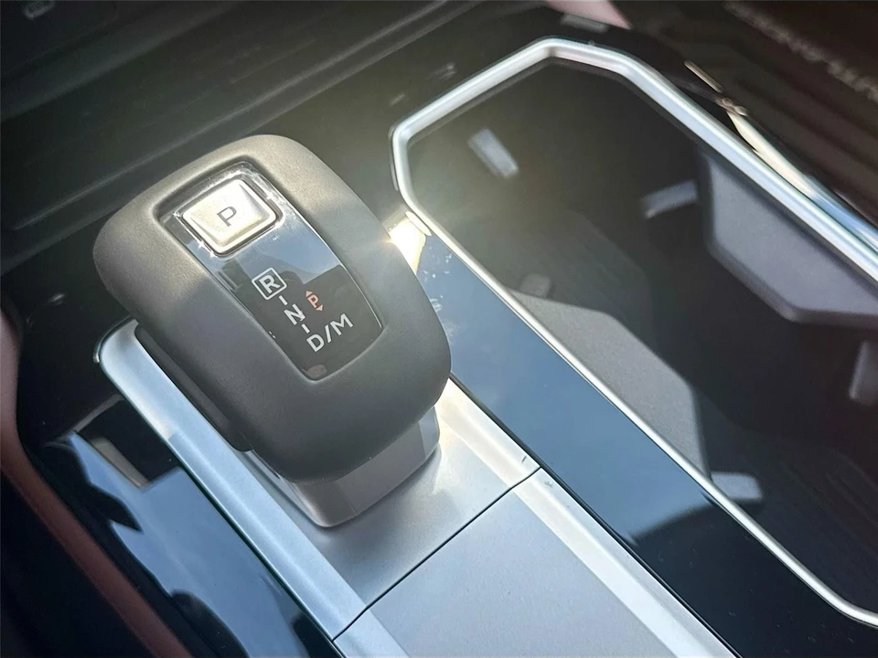 2025 Mitsubishi Outlander - Image 17 of 21