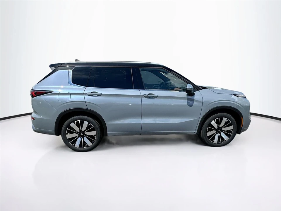 2025 Mitsubishi Outlander - Image 8 of 21