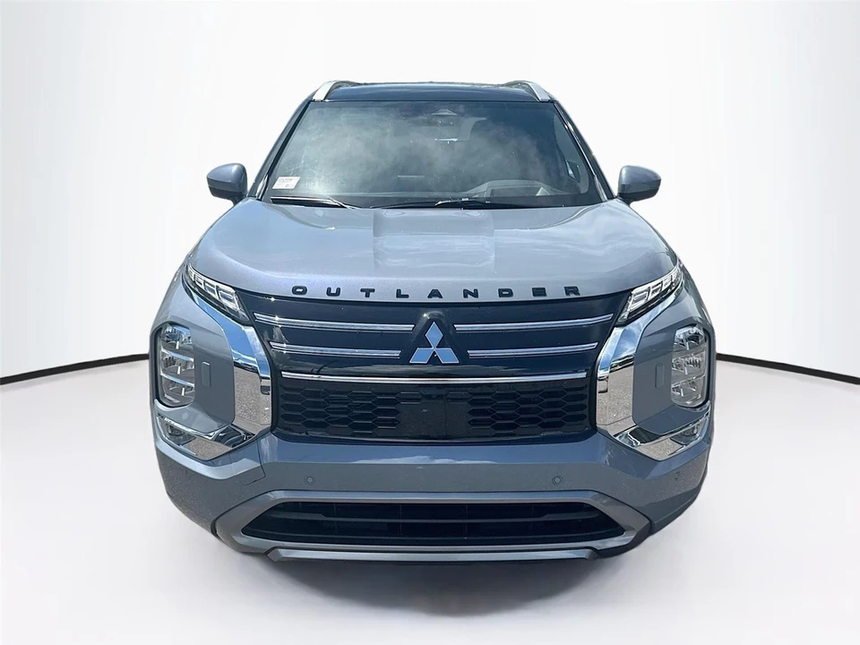2025 Mitsubishi Outlander - Image 2 of 21
