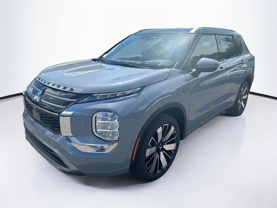2025 Mitsubishi Outlander - Image 3 of 21