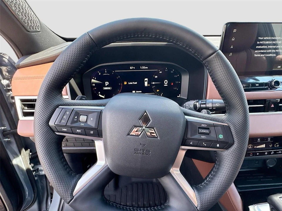 2025 Mitsubishi Outlander - Image 11 of 21