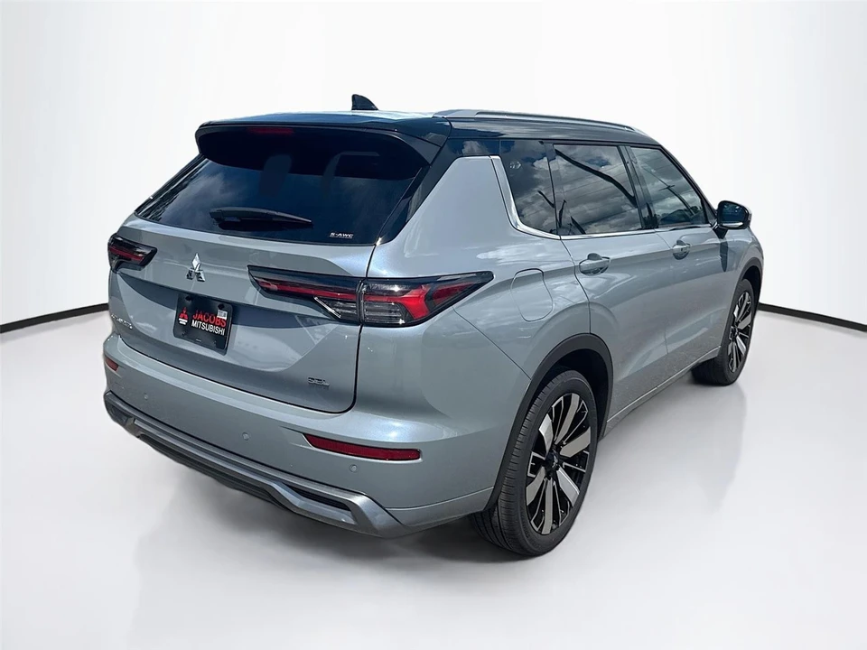 2025 Mitsubishi Outlander - Image 7 of 21
