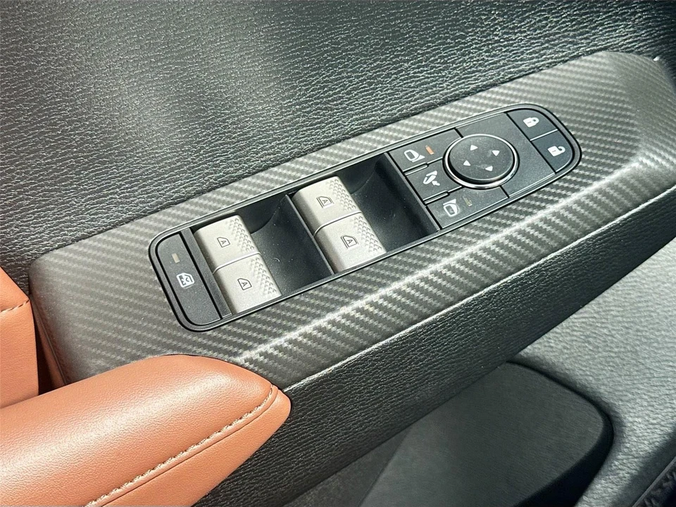 2025 Mitsubishi Outlander - Image 18 of 21