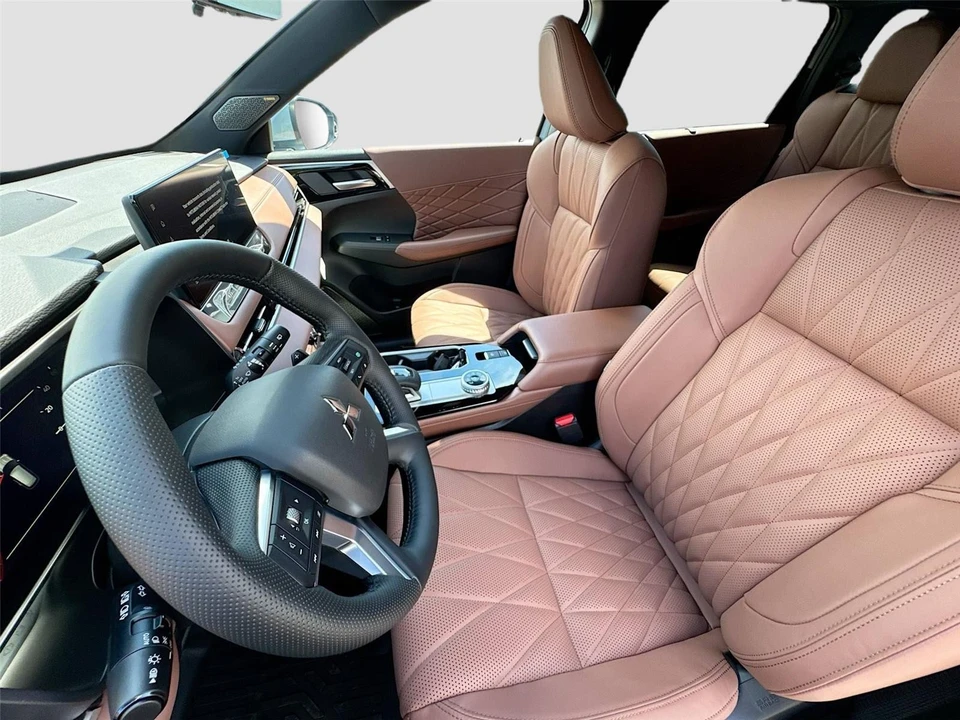 2025 Mitsubishi Outlander - Image 21 of 21