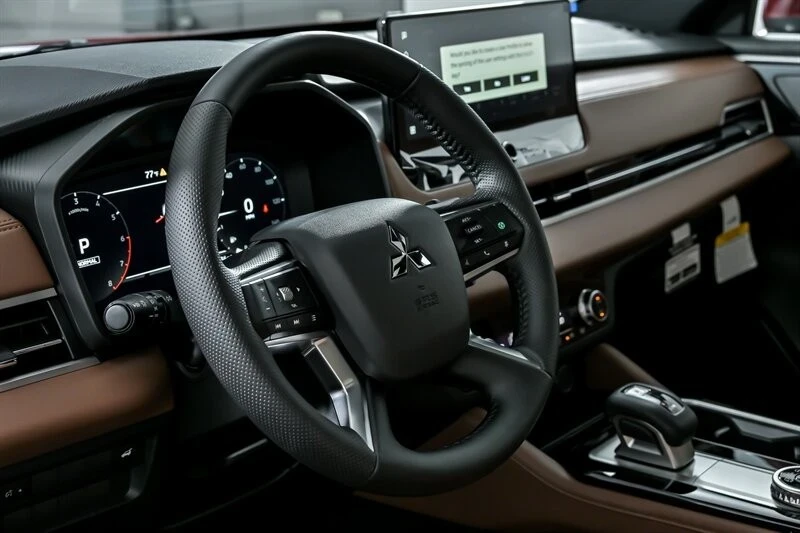 2025 Mitsubishi Outlander - Image 17 of 21