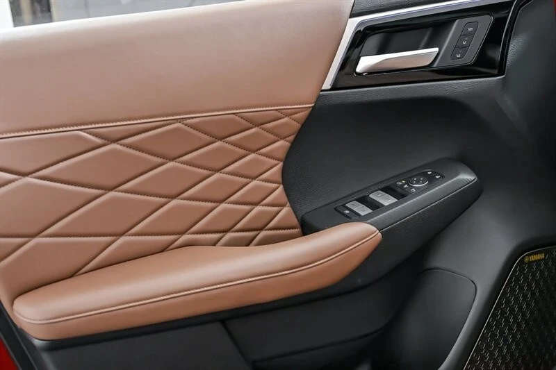2025 Mitsubishi Outlander - Image 11 of 21