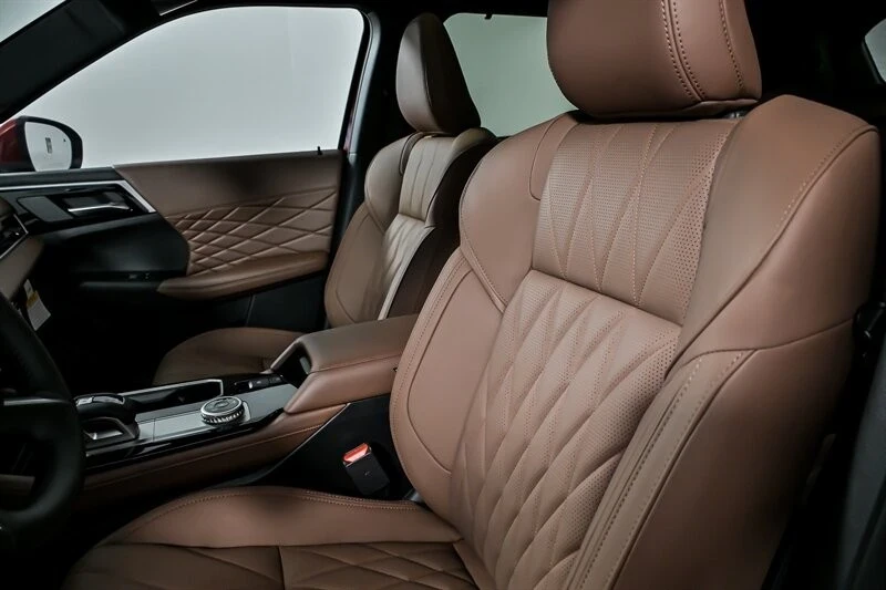 2025 Mitsubishi Outlander - Image 14 of 21