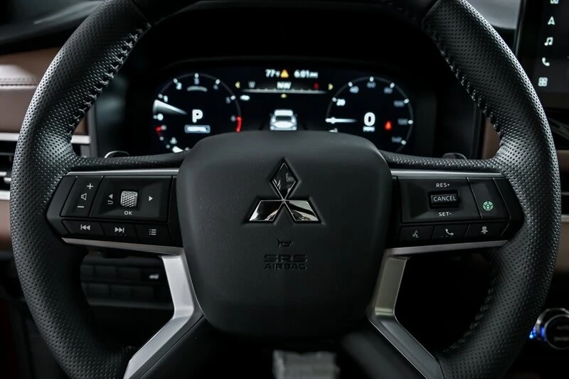 2025 Mitsubishi Outlander - Image 19 of 21