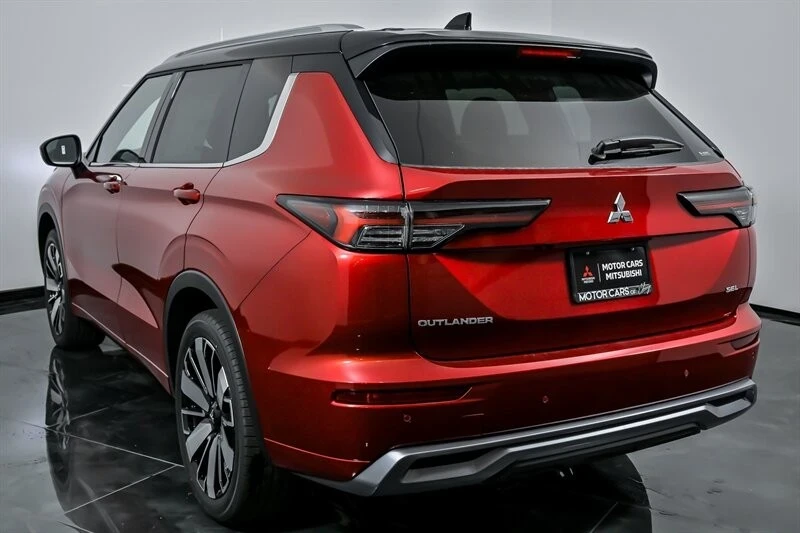 2025 Mitsubishi Outlander - Image 7 of 21