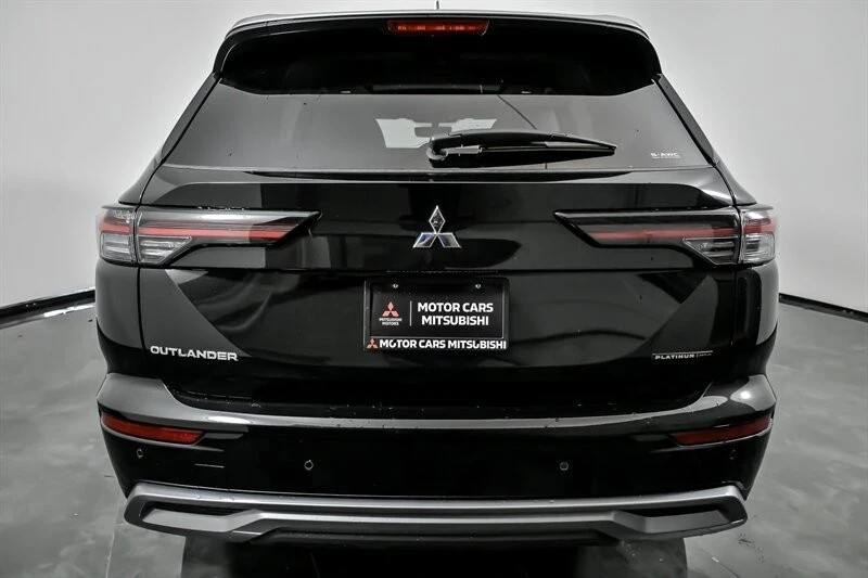 2025 Mitsubishi Outlander - Image 8 of 21