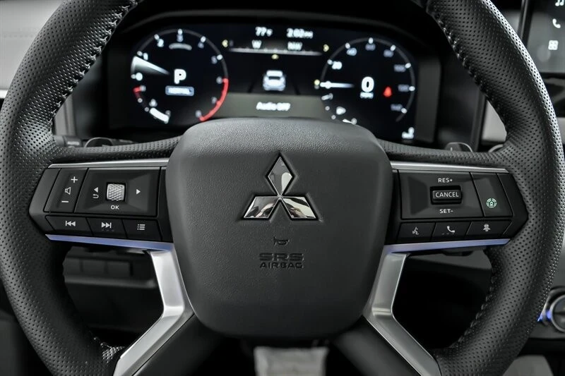 2025 Mitsubishi Outlander - Image 20 of 21