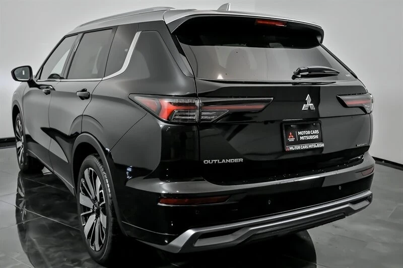 2025 Mitsubishi Outlander - Image 7 of 21