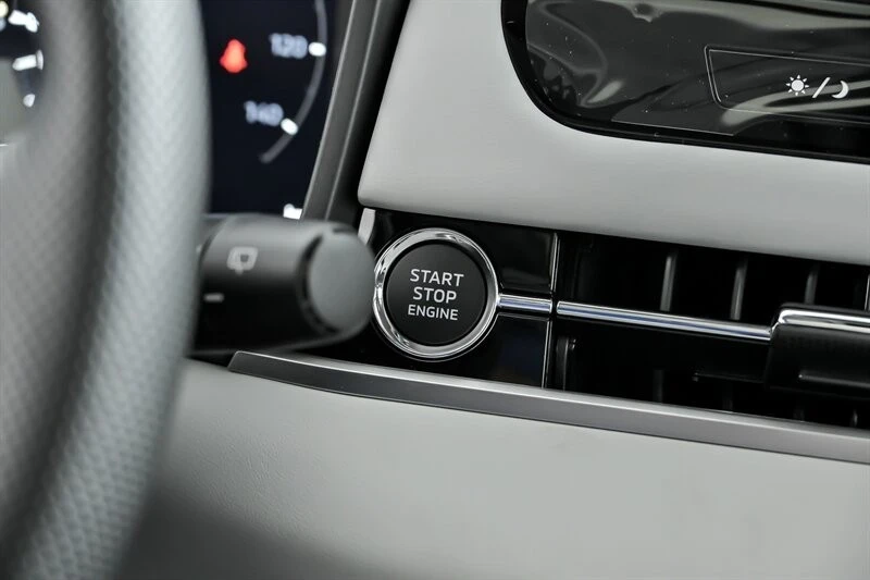 2025 Mitsubishi Outlander - Image 21 of 21