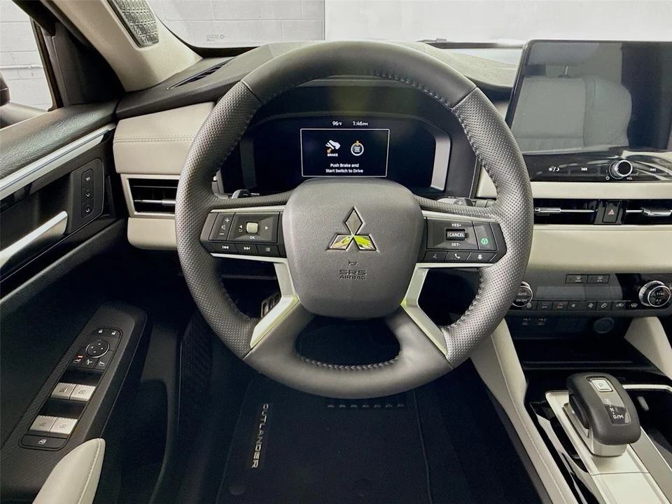 2025 Mitsubishi Outlander - Image 10 of 21