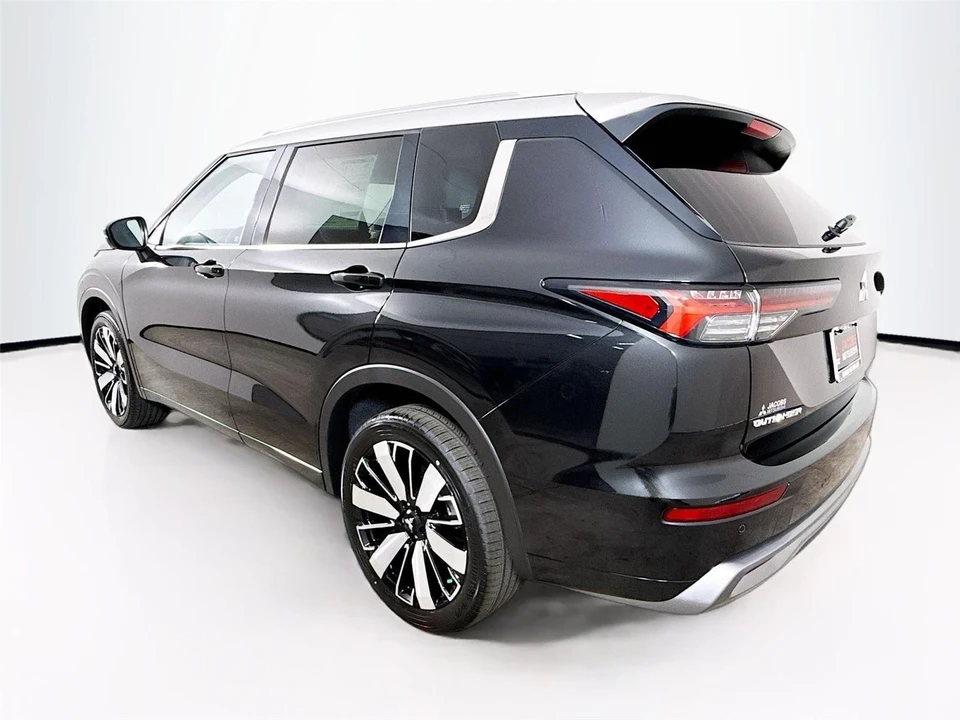 2025 Mitsubishi Outlander - Image 5 of 21
