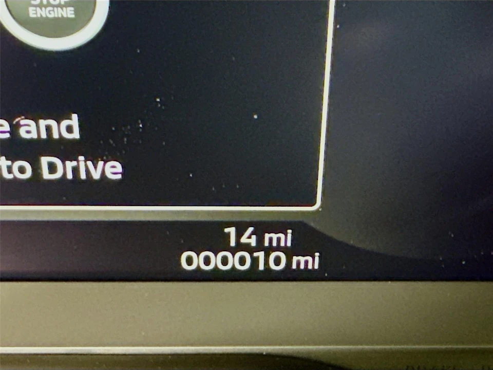 2025 Mitsubishi Outlander - Image 11 of 21