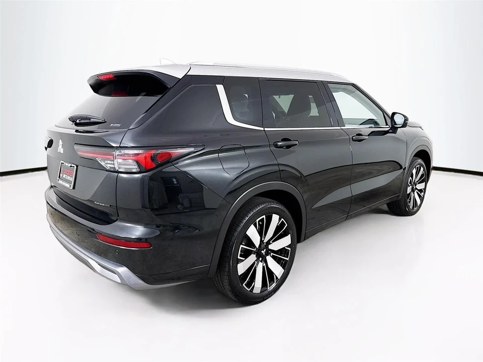 2025 Mitsubishi Outlander - Image 7 of 21