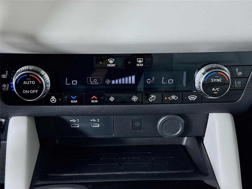 2025 Mitsubishi Outlander - Image 15 of 21