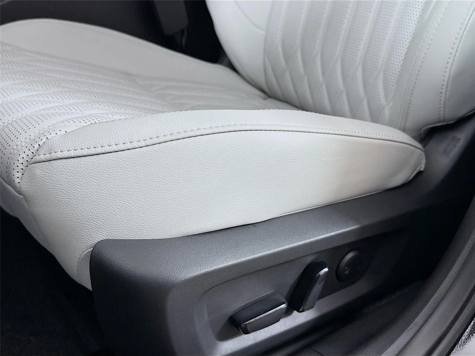 2025 Mitsubishi Outlander - Image 19 of 21