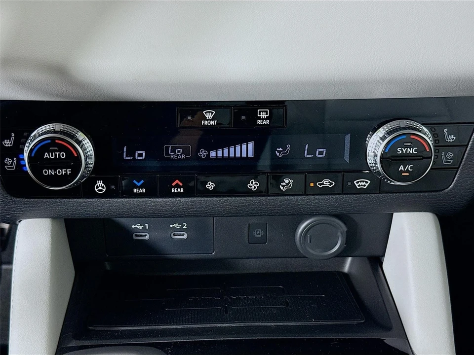 2025 Mitsubishi Outlander - Image 15 of 21