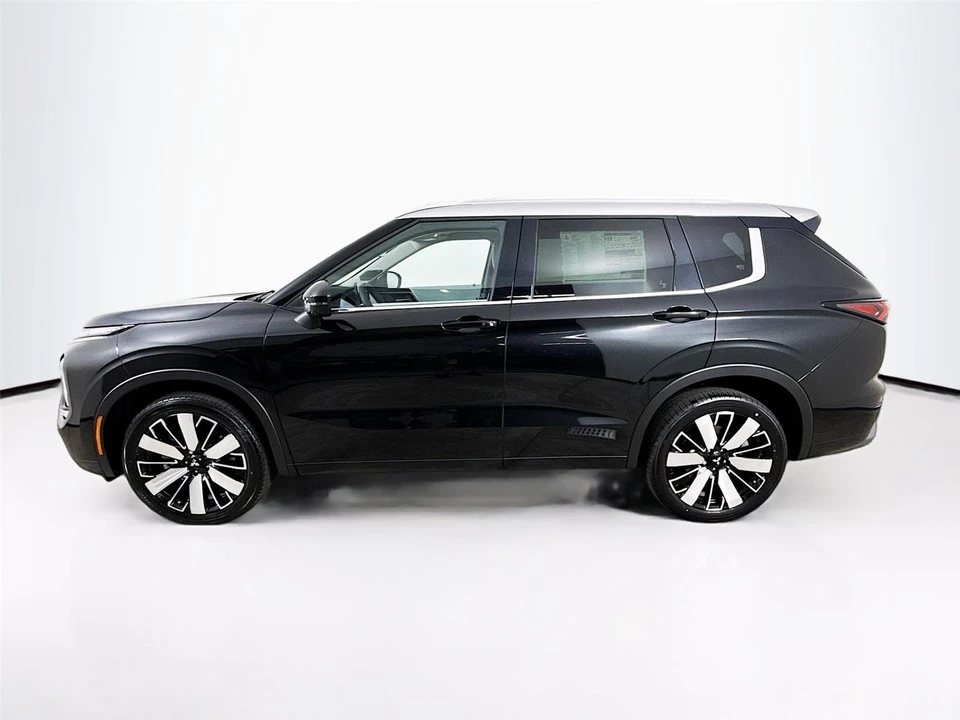 2025 Mitsubishi Outlander - Image 4 of 21