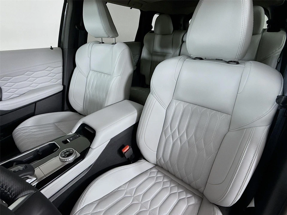 2025 Mitsubishi Outlander - Image 20 of 21
