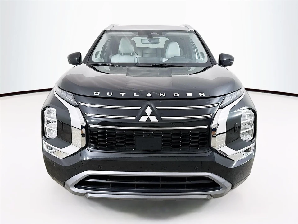2025 Mitsubishi Outlander - Image 2 of 21