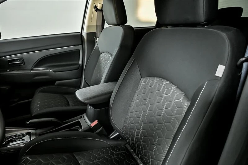 2025 Mitsubishi Outlander - Image 13 of 21
