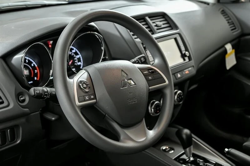 2025 Mitsubishi Outlander - Image 15 of 21