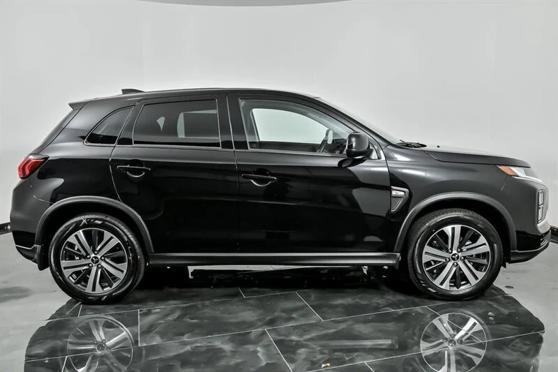 2025 Mitsubishi Outlander - Image 8 of 21