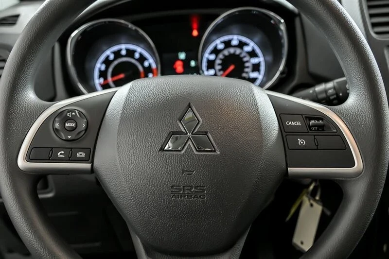 2025 Mitsubishi Outlander - Image 17 of 21