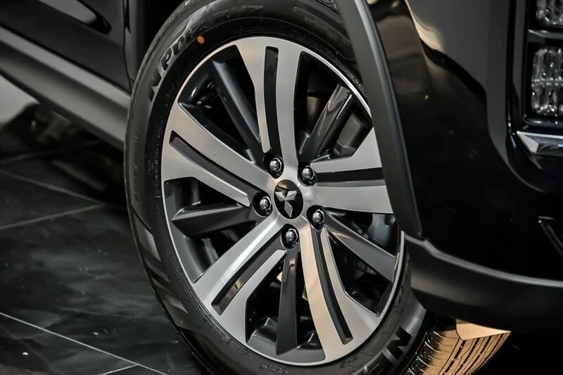 2025 Mitsubishi Outlander - Image 3 of 21
