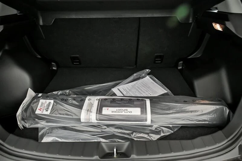 2025 Mitsubishi Outlander - Image 9 of 21