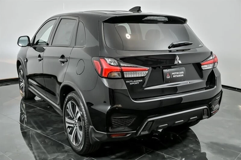 2025 Mitsubishi Outlander - Image 6 of 21