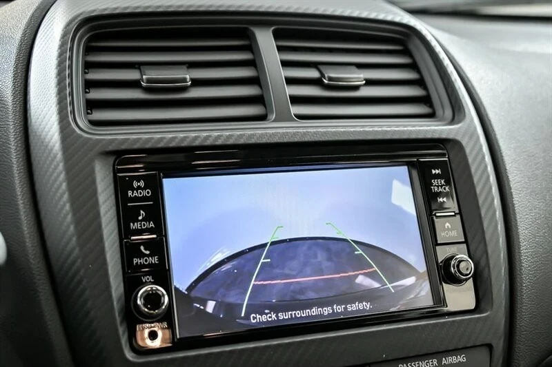 2025 Mitsubishi Outlander - Image 18 of 21