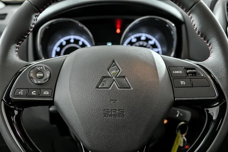 2025 Mitsubishi Outlander - Image 15 of 20
