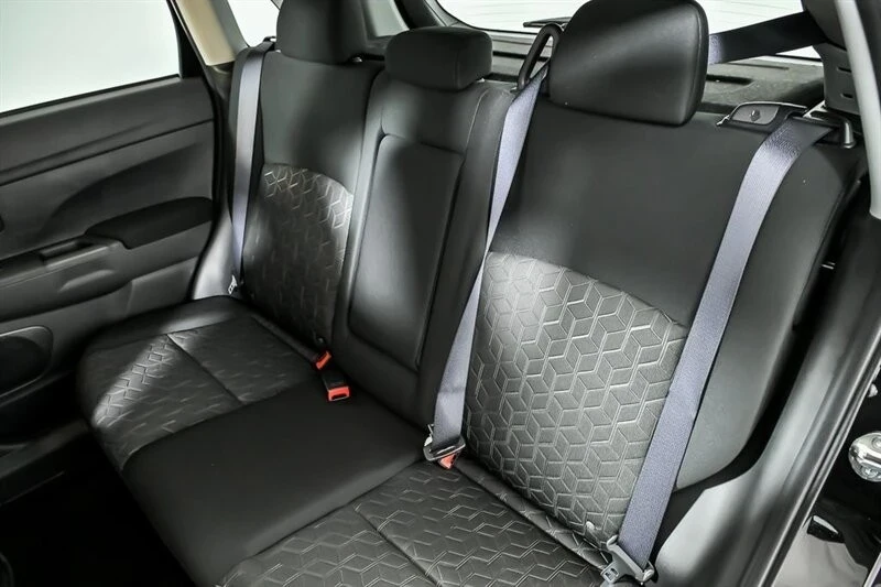 2025 Mitsubishi Outlander - Image 12 of 20
