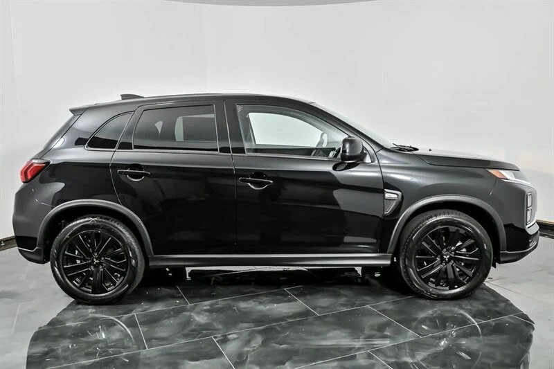 2025 Mitsubishi Outlander - Image 8 of 20